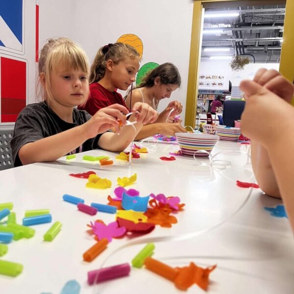 Przedszkolaki w trakcie zajeć