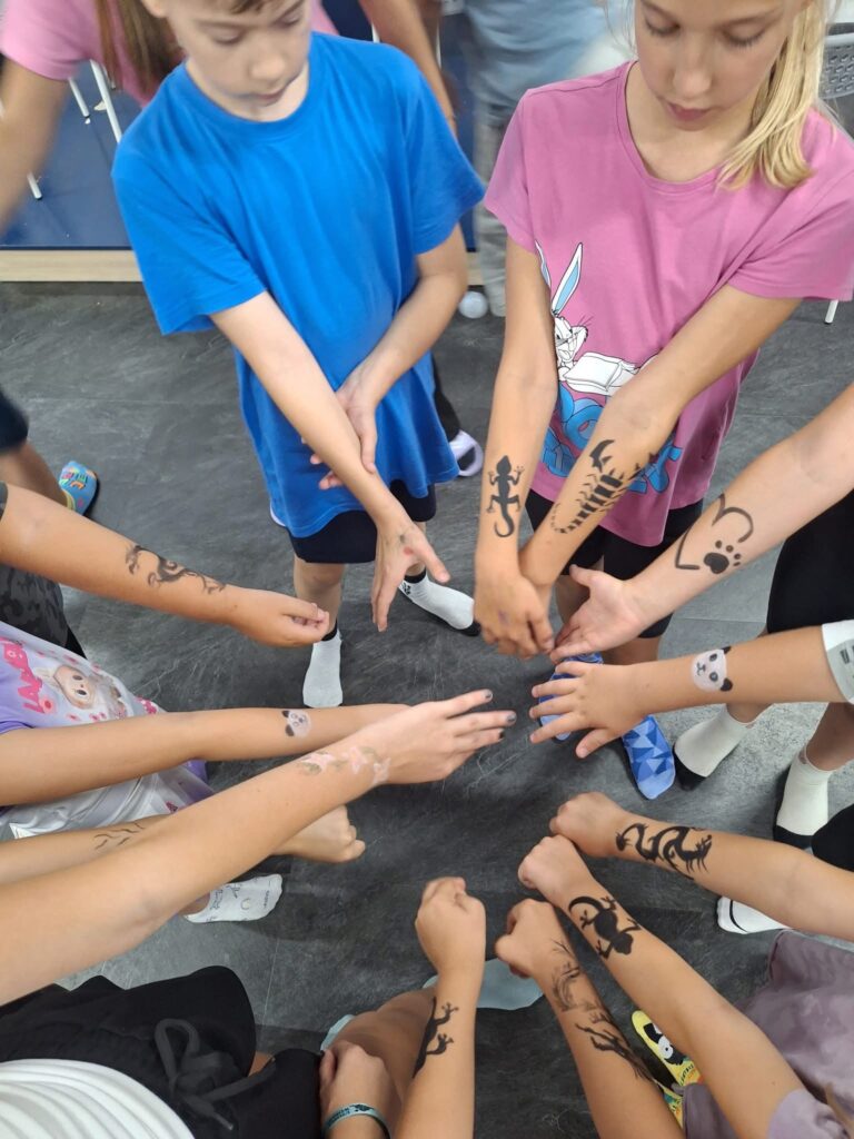 Tatuaże brokatowe w Wesołej Ciuchci